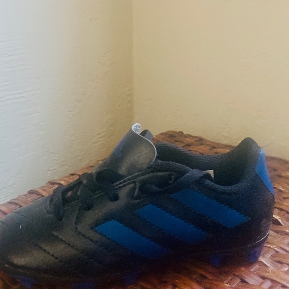 Adidas 10.5 Boys shoes - Picture 2 of 3